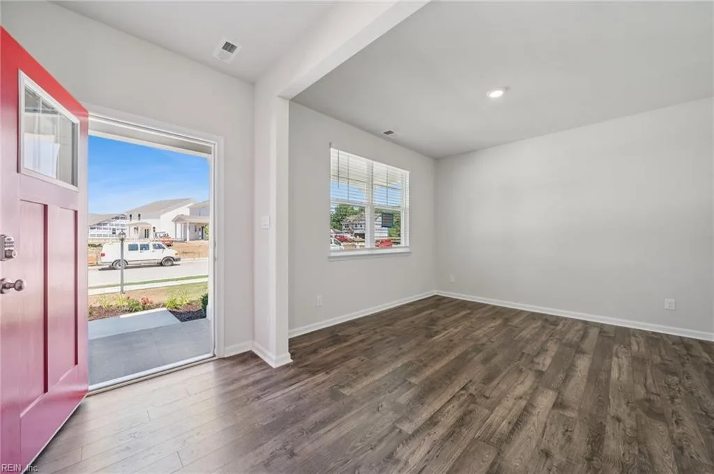 7611 Patriots Way, Gloucester — photo