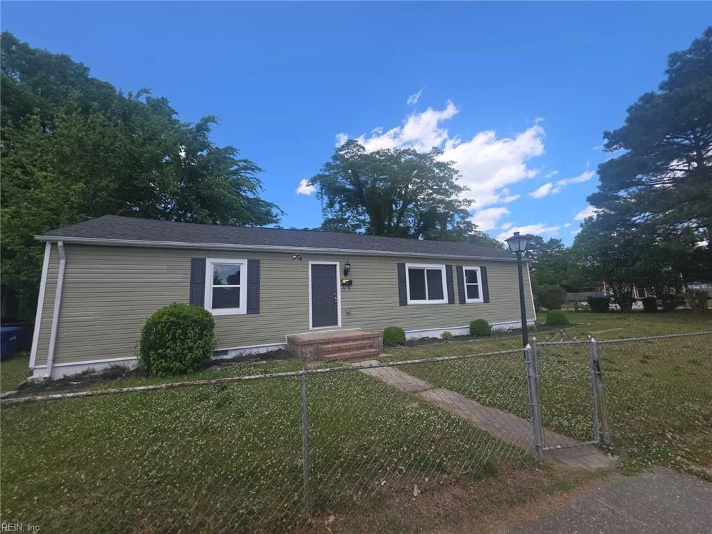2 Carver CIR, PORTSMOUTH VA 23701