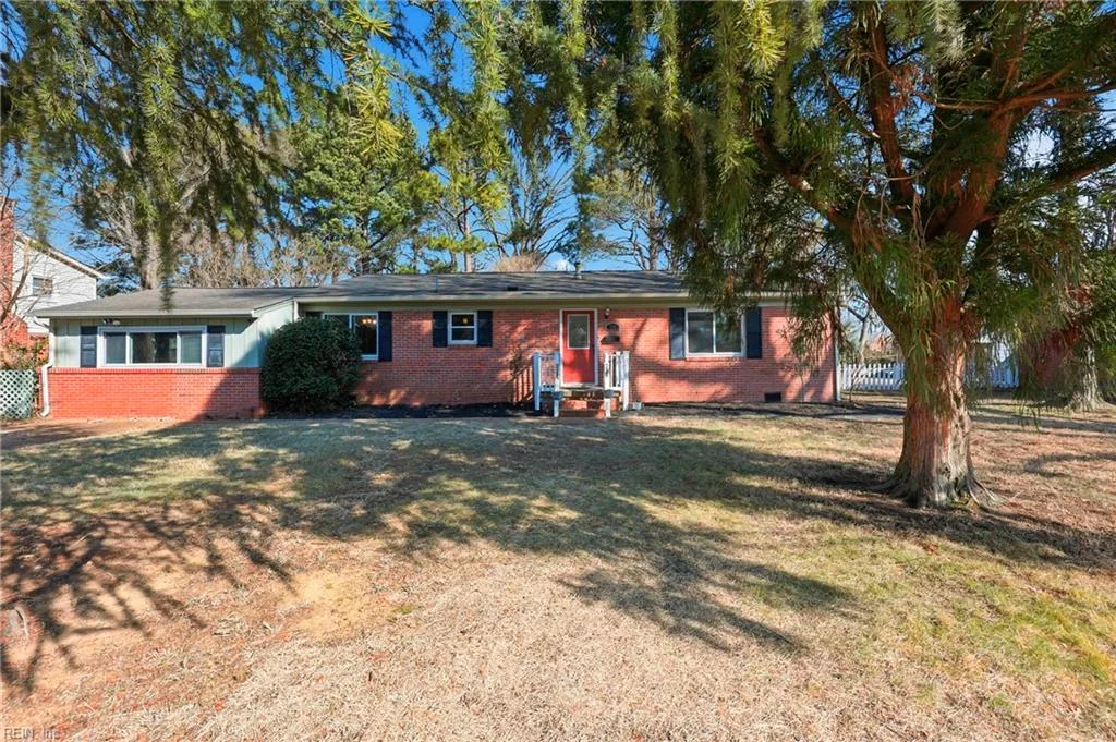 30 Meadowbrook DR, HAMPTON VA 23666