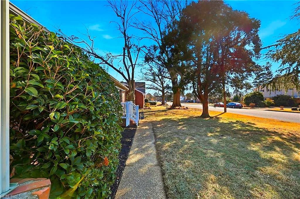 30 Meadowbrook Dr, Hampton — photo