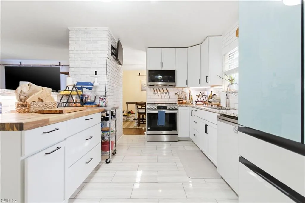 221 Upperville RD, VIRGINIABEACH VA 23462