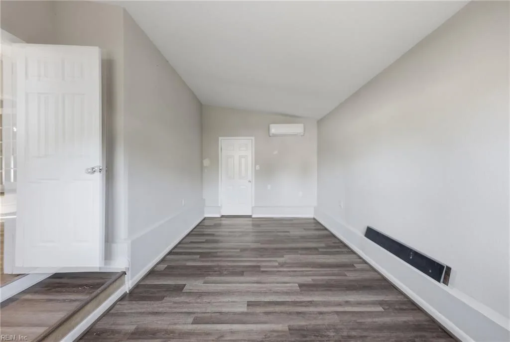 5501 Pebble Ln, Norfolk — photo