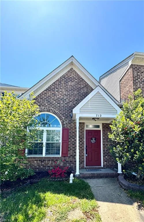 712 S Lake Cir, Chesapeake — photo