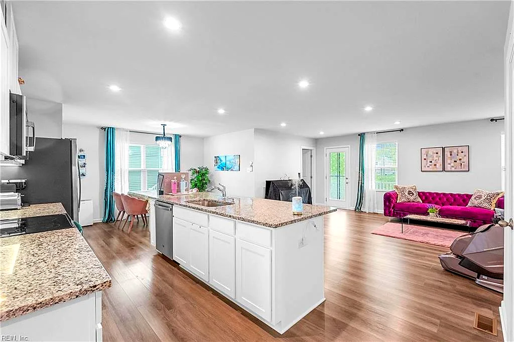 215 Lorraine Dr, Williamsburg — photo