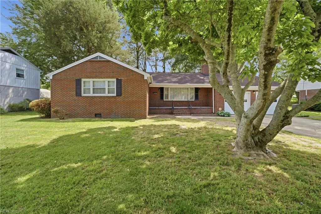 120 Stonehurst RD, HAMPTON VA 23669