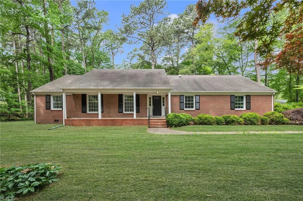 401 Piney Point RD, YORKTOWN VA 23692