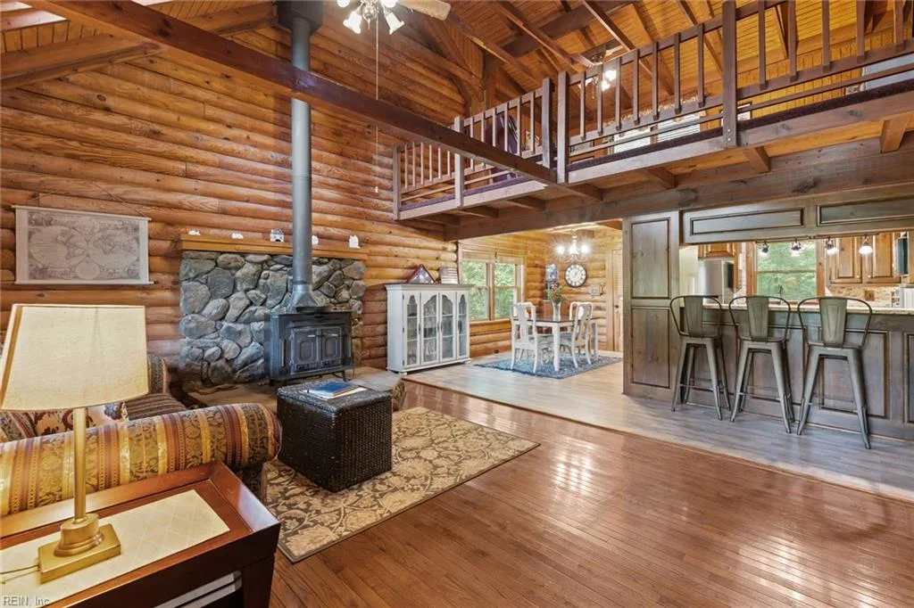 11202 Cabins End Ln, Gloucester — photo