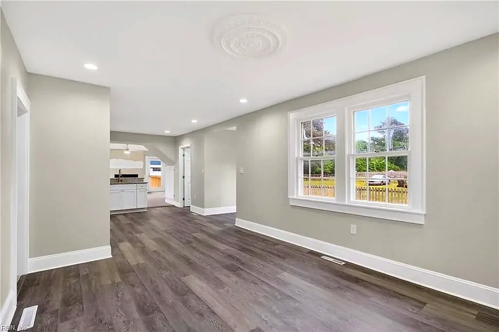 224 Hickory Rd E, Chesapeake — photo