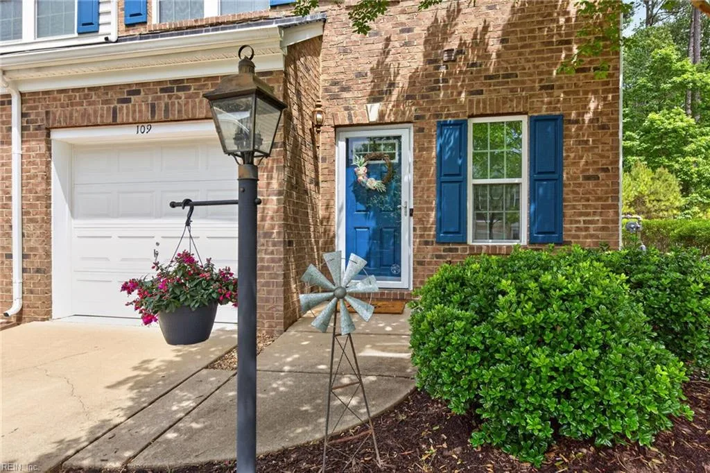 109 Riva Ct, Yorktown — photo