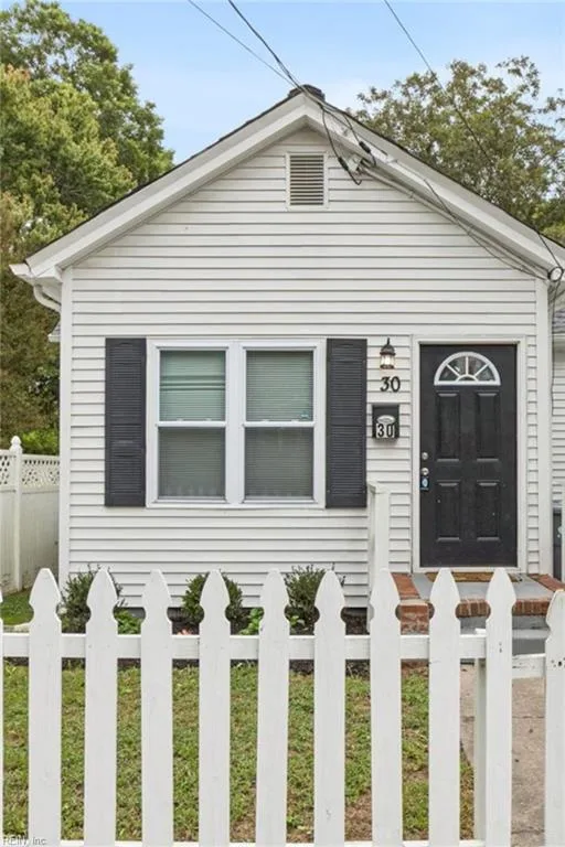 30 Maplewood ST, HAMPTON VA 23669
