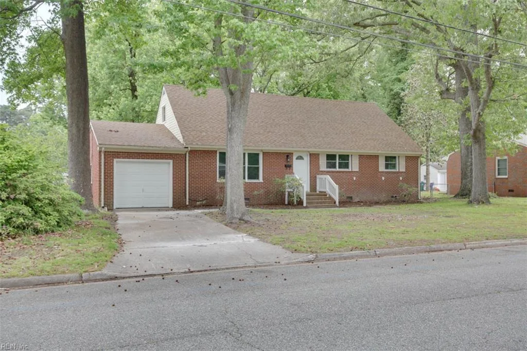 150 Henry Clay RD, NEWPORTNEWS VA 23601