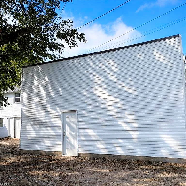 306 Hollywood Ave #1/2, Hampton — photo