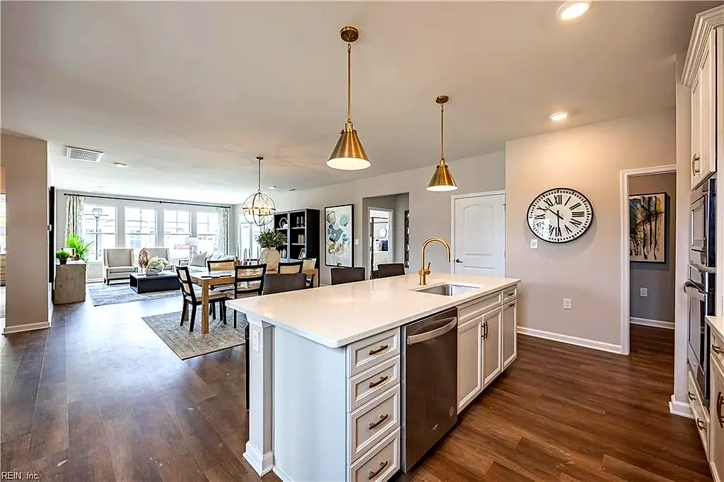 211 Oxford Ave #40-4, Smithfield — photo