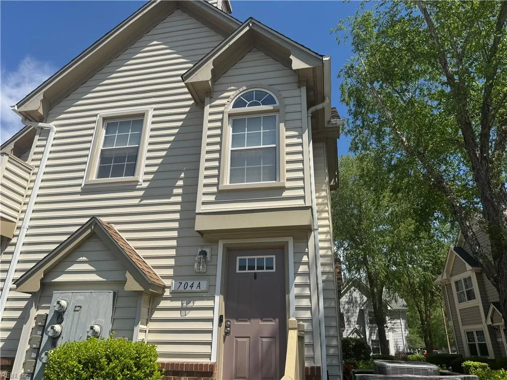 704 Nottoway River CT #A, CHESAPEAKE VA 23320
