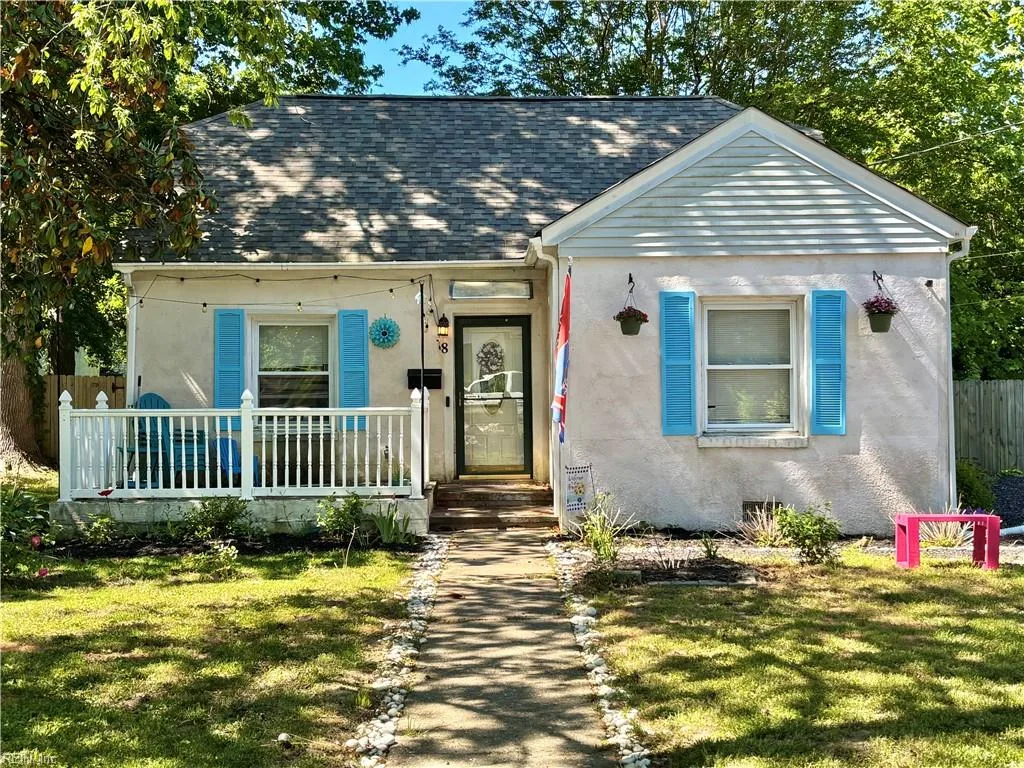 8 Clover ST, HAMPTON VA 23669