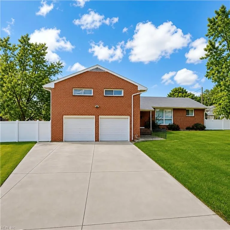 17 Warren DR, NEWPORTNEWS VA 23608