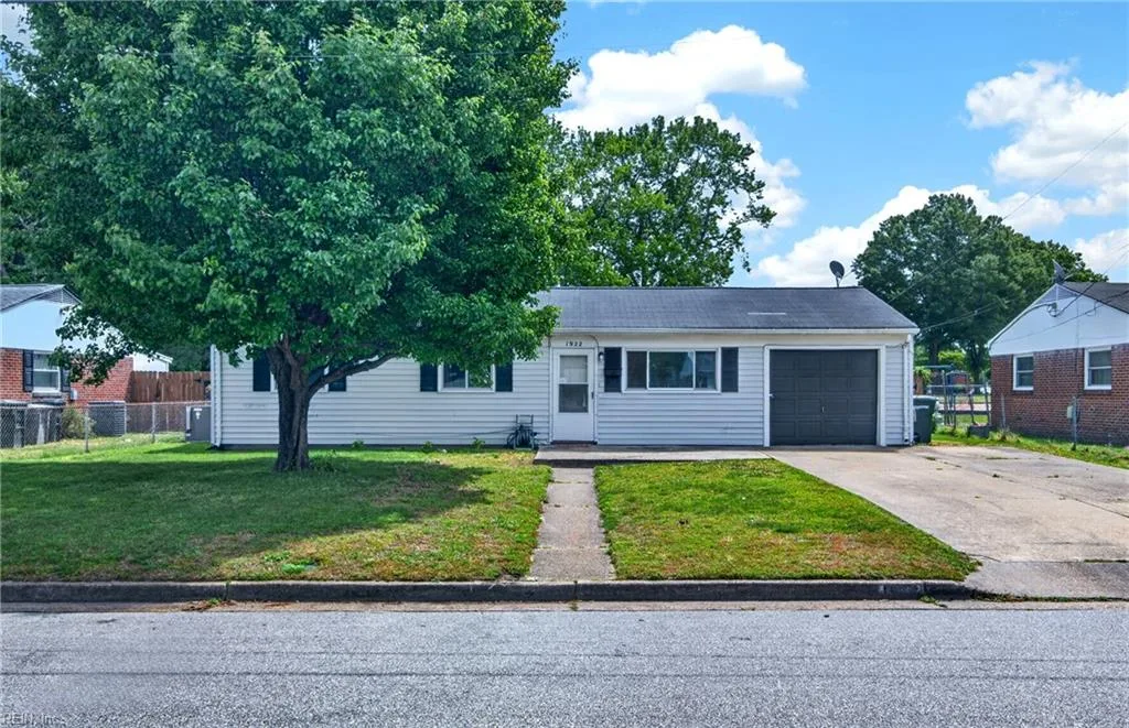 1922 Beall DR, HAMPTON VA 23663