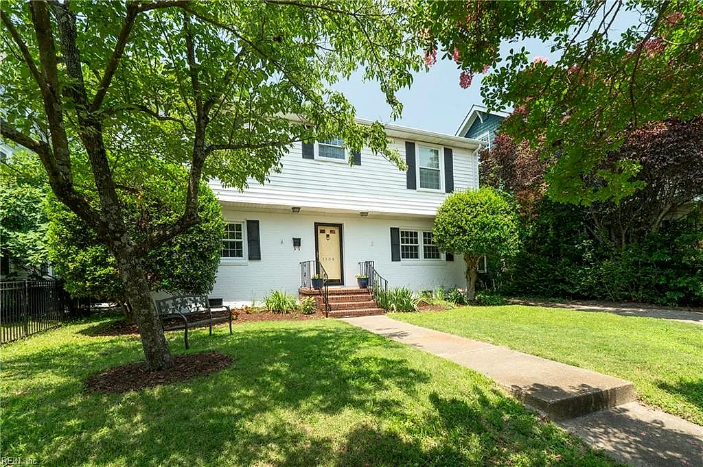 1106 Jamestown Cres, Norfolk — photo