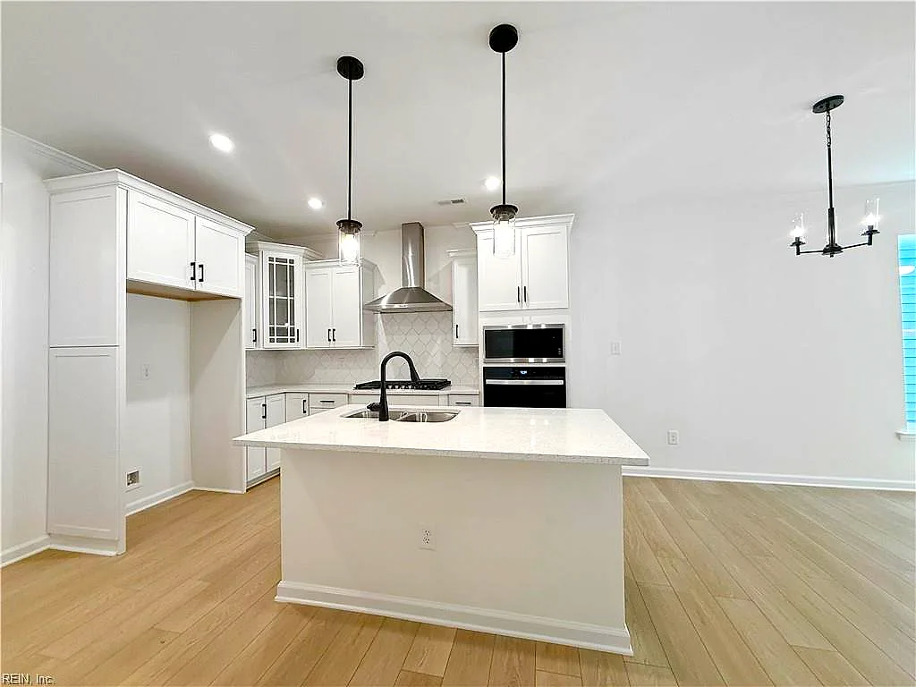 1537 Waltham Ln, Newport News — photo