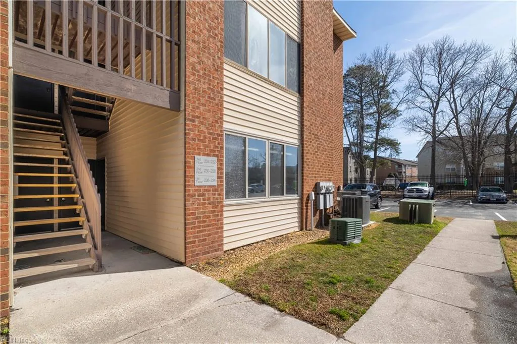 224 Pacific DR #8, HAMPTON VA 23666