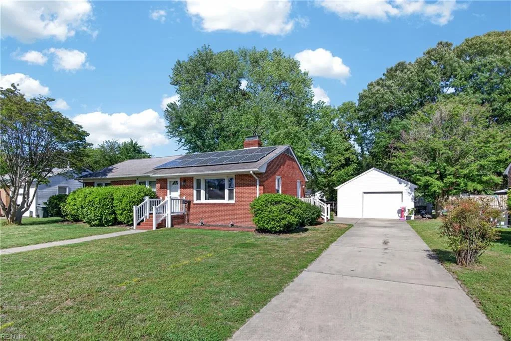 20 Briar DR, HAMPTON VA 23661
