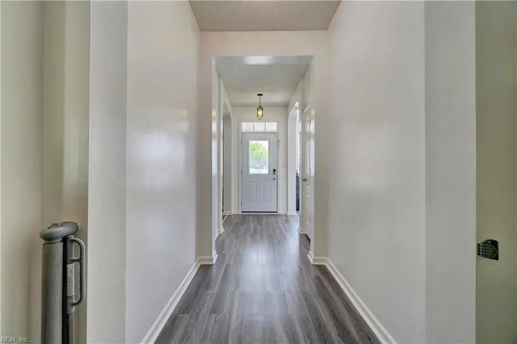 3040 Kempton Park Rd, Suffolk — photo