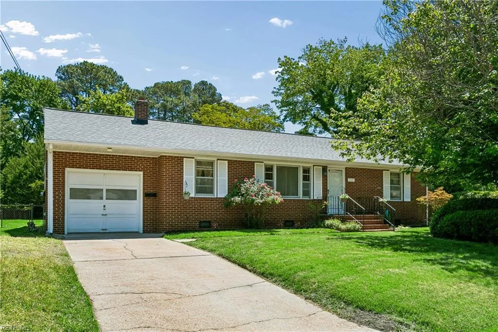108 Hermitage RD, NEWPORTNEWS VA 23606
