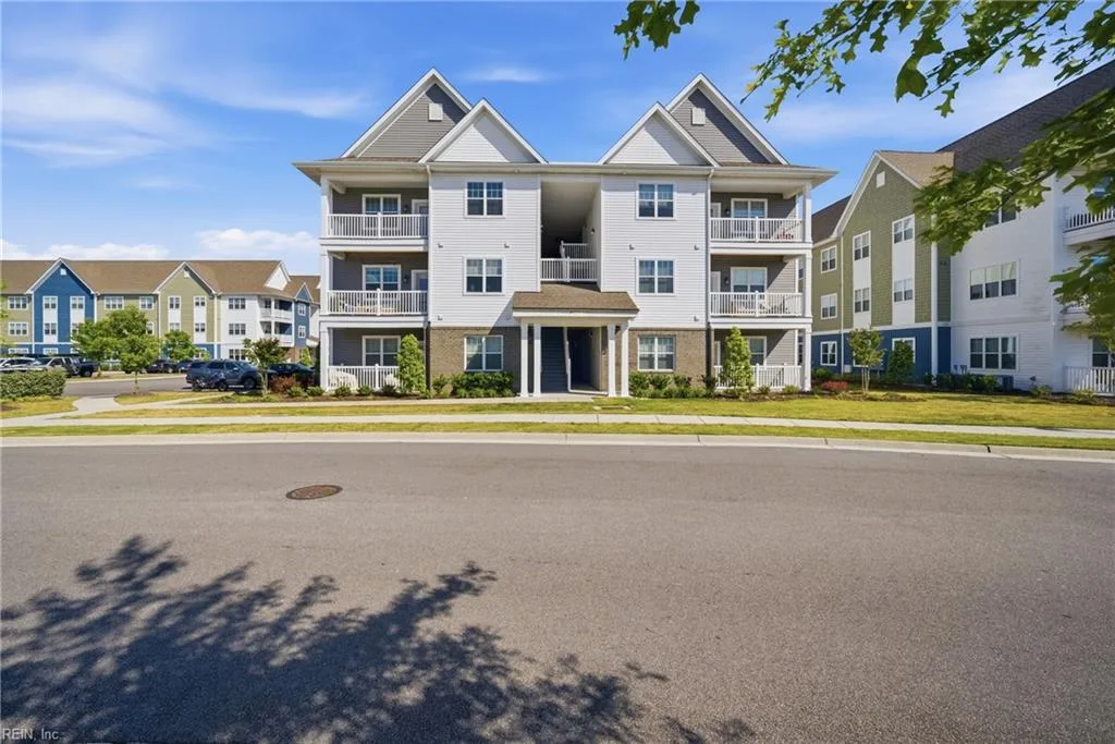 1733 Dromolin DR #304, VIRGINIABEACH VA 23456
