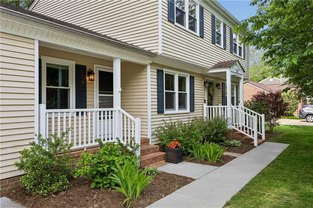 124 Camelot CRES, YORKTOWN VA 23693