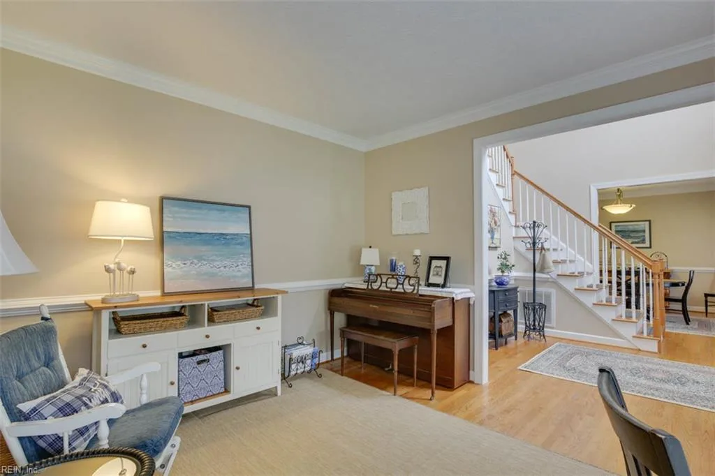 129 Bradley Dr, Yorktown — photo