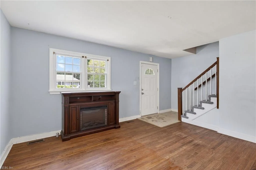 8239 Redwood Cir, Norfolk — photo