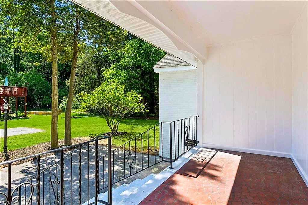 16 Pine Ln, Hampton — photo