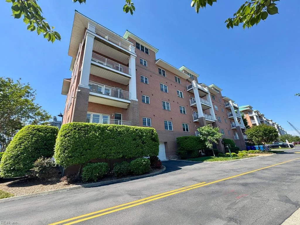 301 Brooke AVE #105, NORFOLK VA 23510