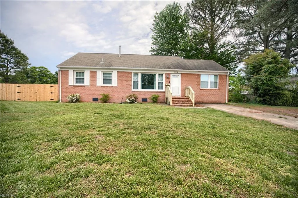 304 Wales CIR, HAMPTON VA 23666