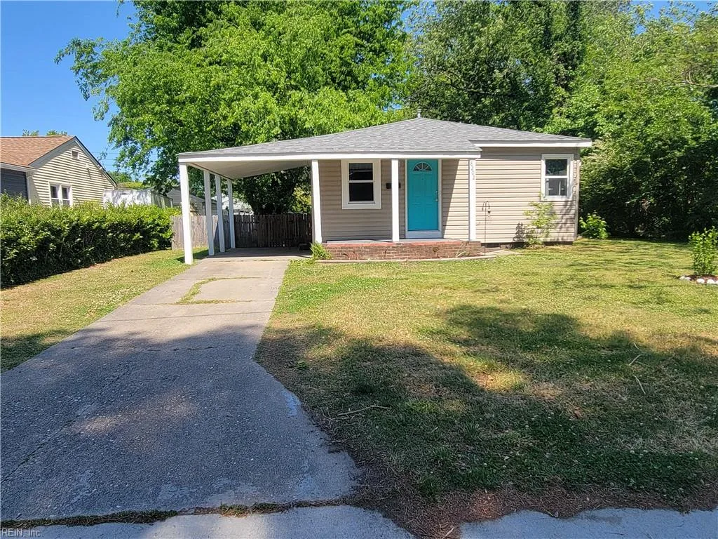 8202 McCloy RD, NORFOLK VA 23505