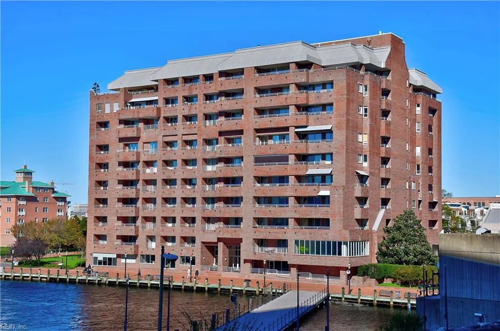 215 Brooke AVE #411, NORFOLK VA 23510