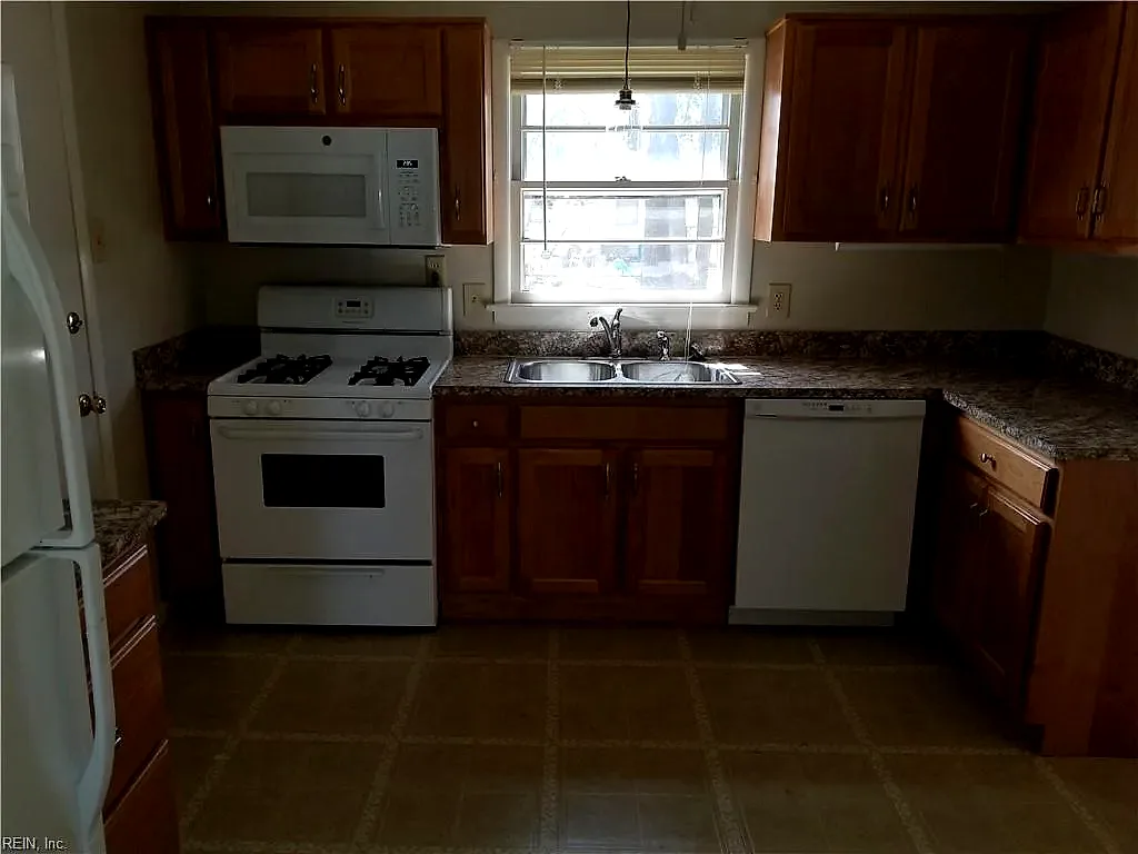 12 Clemwood Pw, Hampton — photo