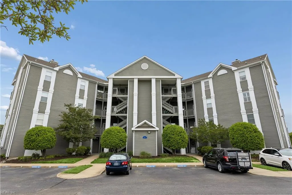 1024 Porte Harbour Arch #302, Hampton — photo