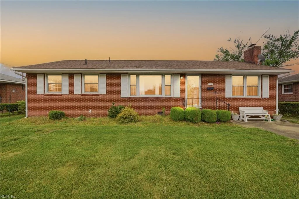 23 Prince George DR, HAMPTON VA 23669