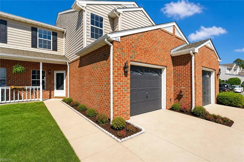 116 Chanticlair Dr, Yorktown — photo