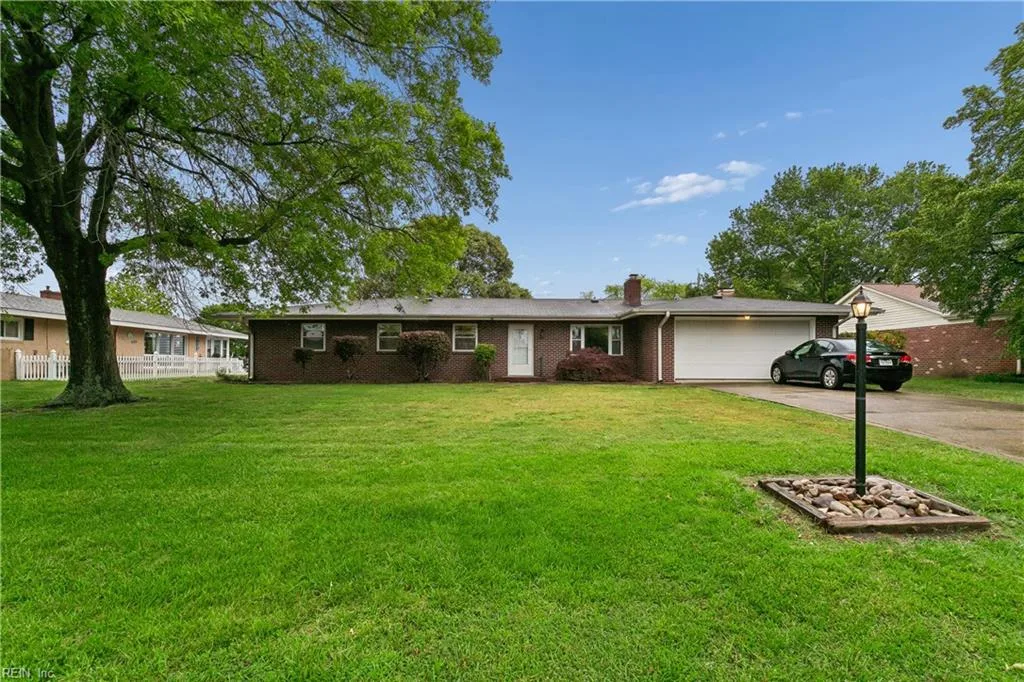 1709 Beach RD, HAMPTON VA 23664