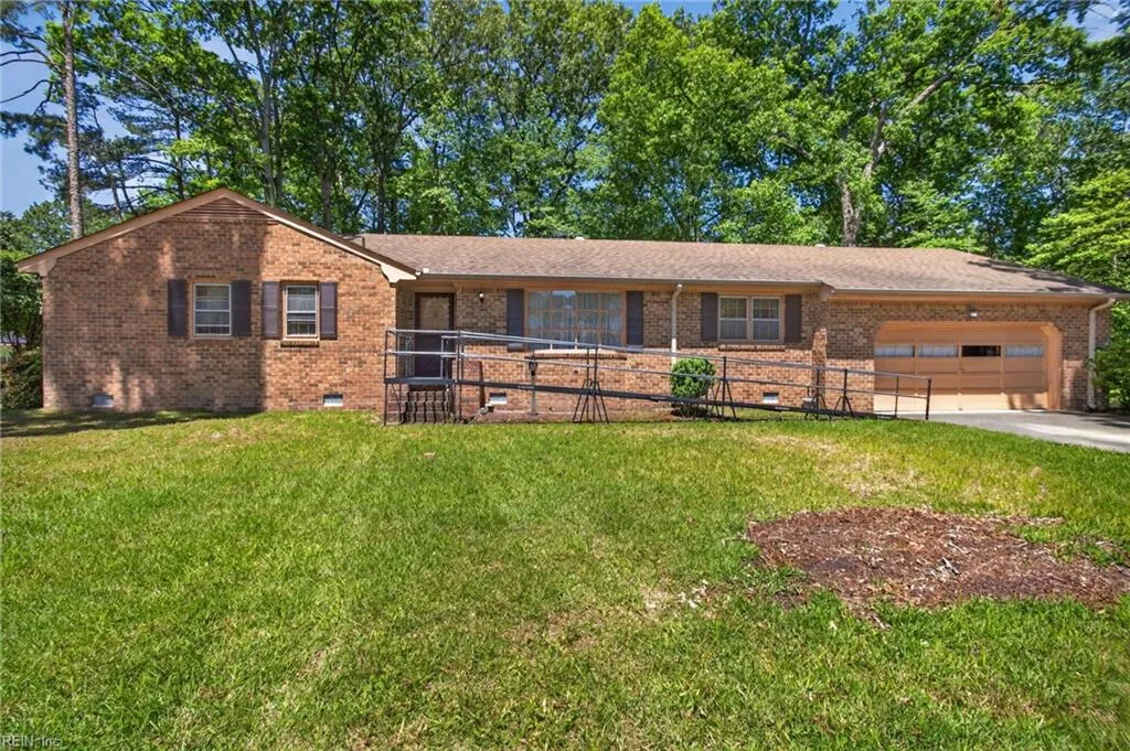 600 Larkspur RD, PORTSMOUTH VA 23703