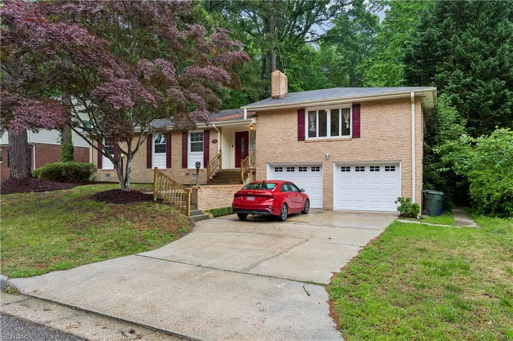 70 Sweetbriar DR, NEWPORTNEWS VA 23606