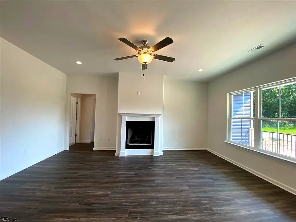 2105 Holland Corner Rd, Suffolk — photo