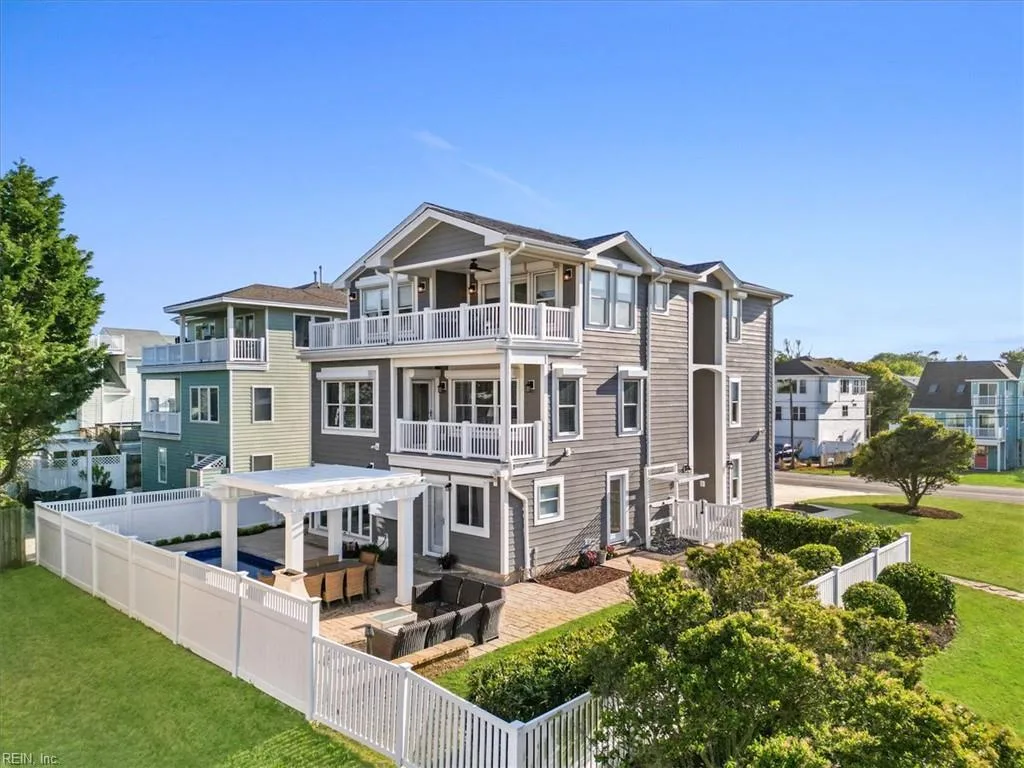 205 Aqua LN, VIRGINIABEACH VA 23451