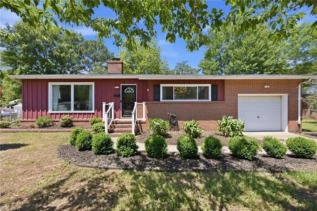 10 Barron DR, NEWPORTNEWS VA 23608
