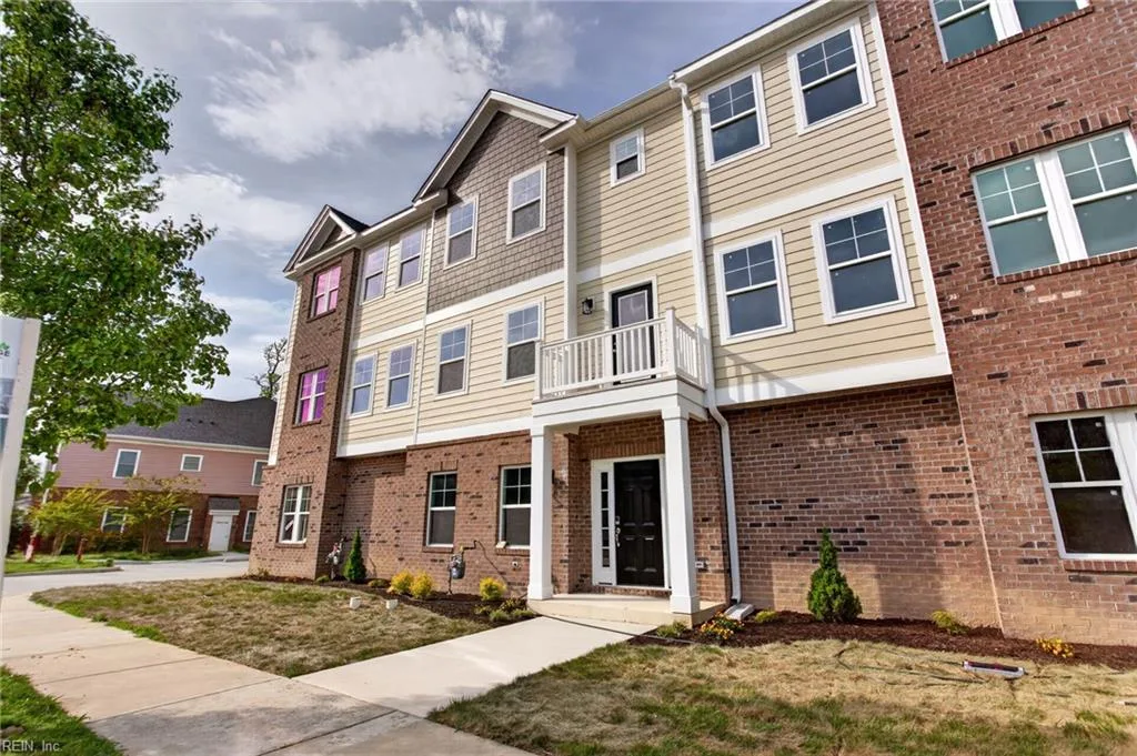 621 COMMONWEALTH BLVD, YORKTOWN VA 23693