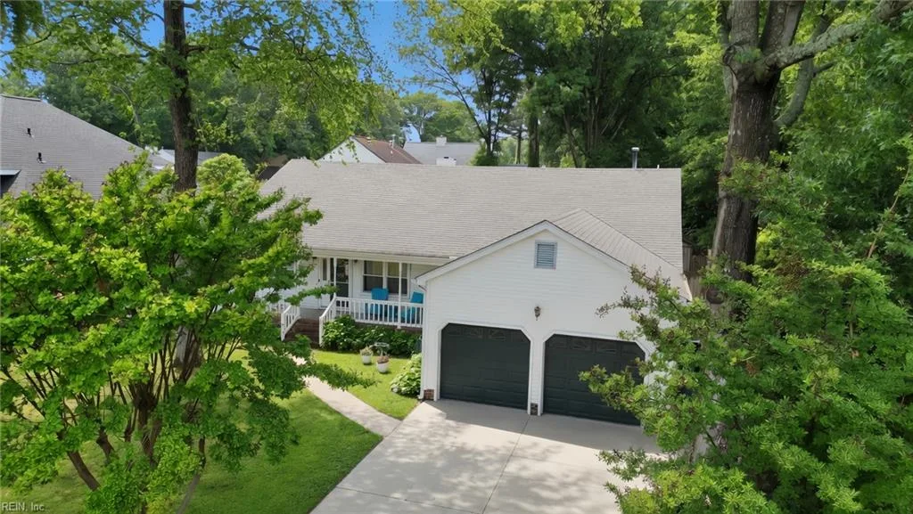 10 Dunn CIR, HAMPTON VA 23666