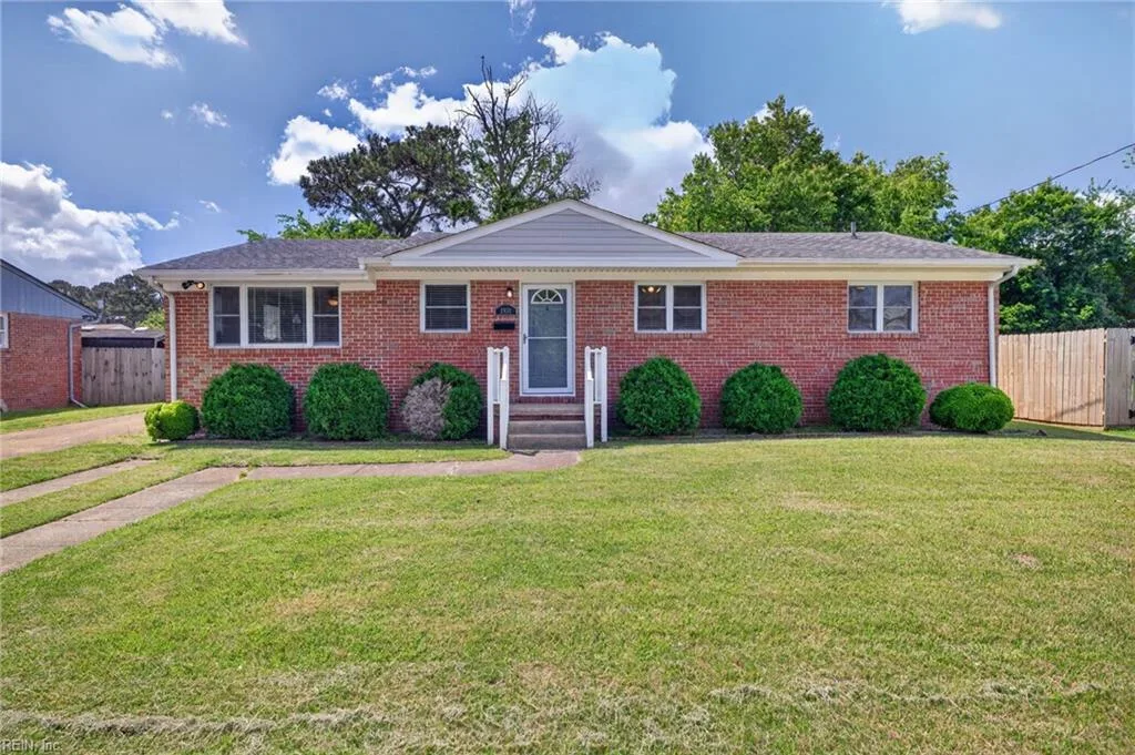 2833 David AVE, NORFOLK VA 23518
