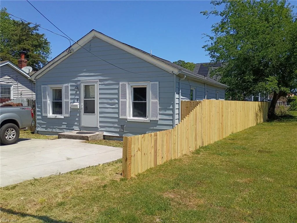 6 Salem ST, HAMPTON VA 23669